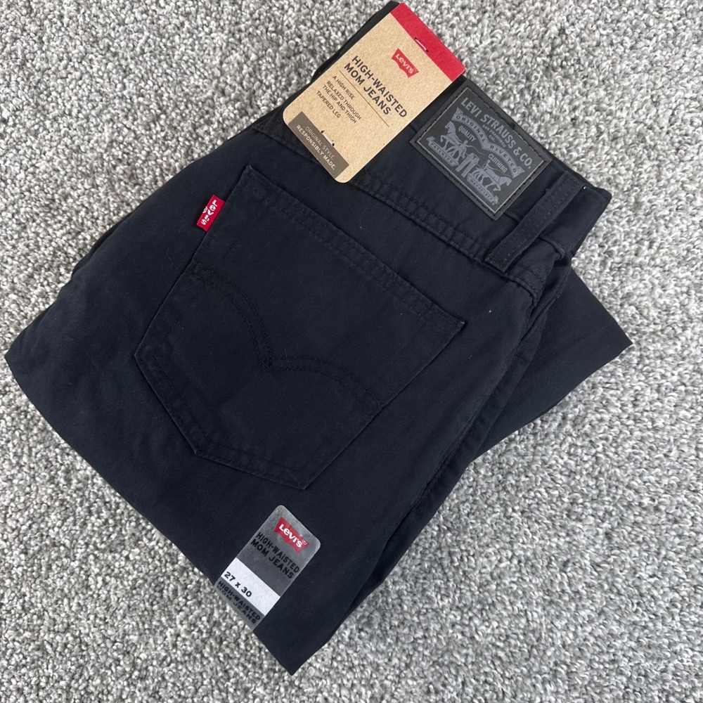 Levis High-Waisted Mom Jeans Women 27 Black Tapered Leg Casual Streetwear NWT